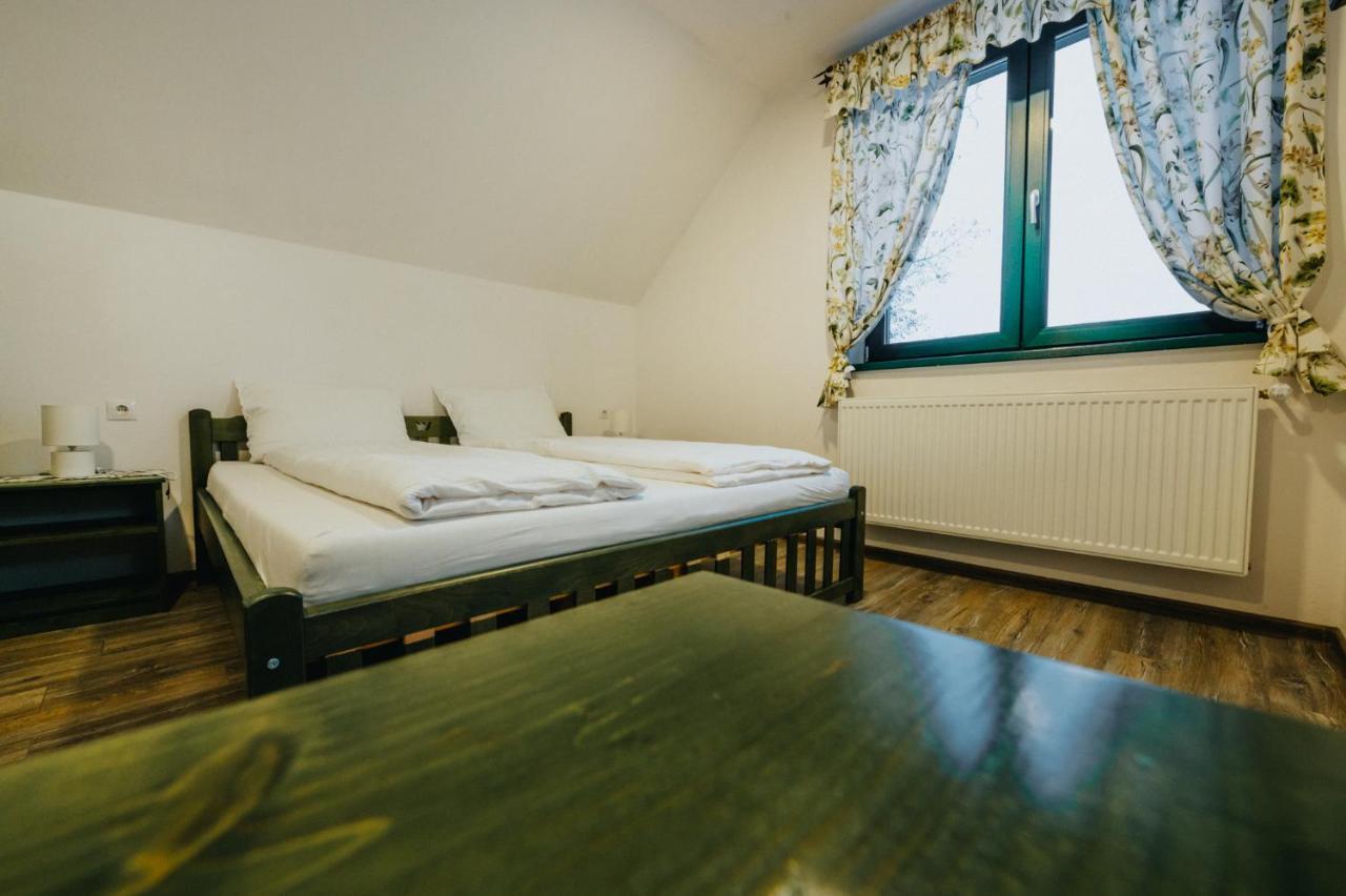 Bed and Breakfast Kadarhaz Vlahita Exteriér fotografie